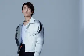 易烊千玺喷绘牛仔2019玊尔演唱会图片图片