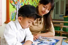 前面有7只猴后面9只猴，孩子答一共16只猴，被数学老师画叉图片