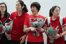 她是朱婷的闺蜜，买同款衣服背过万名牌包 网友：还有钱买麻花吗？图片