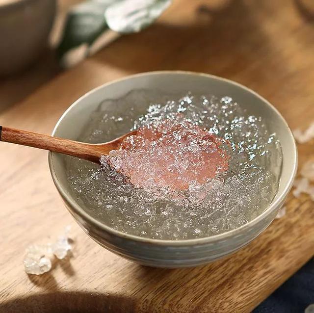 雪燕的功效与作用禁忌 2026年雪燕的功效与作用禁忌桃胶怎么吃