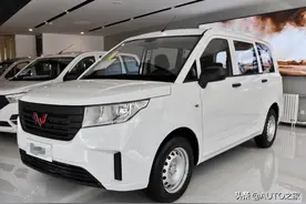 全新五菱宏光plus来袭：1.5T+七座，落地8万，真帅气图片