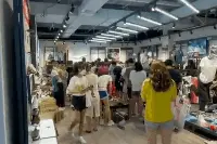 “你多大鞋我就多大脚，不合适我把脚砍了”！鸿星尔克实体店被挤爆图片