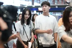 郑爽带孩子做了DNA鉴定，证实他们之间无关？外媒的洗白手段真烂图片