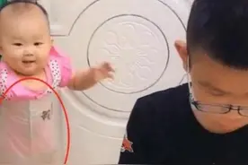 舅舅“野路子”带娃，为打游戏“封印”外甥女，宝宝：脸上笑嘻嘻图片