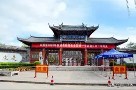 云师大附中副校长杨永就任丽江市一中校长满三年，效果如何？图片