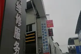南宁一男子新车装了行车记录仪后干扰钥匙，商家：质量没问题，不能换车图片