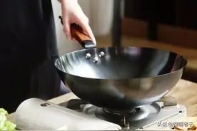 买新铁锅先别用！学着“开锅养锅”，新锅寿命长，炒菜不沾还省油图片