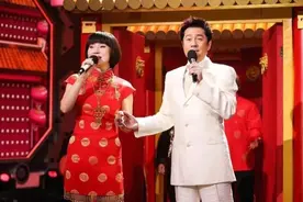 春晚唱《常回家看看》的陈红,被丈夫绿,瘫痪在床20天,今怎么样?图片