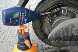 电动车骑在半路轮胎没气了怎么办？教你一个轻松应急办法骑去修补图片