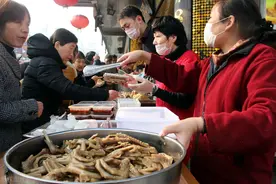 四川大妈卖凉菜，利用“特权”做营销，一年盈利78万，值得借鉴图片