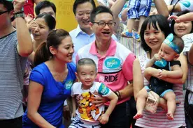 中国奥运冠军，娶体操队长，儿子5岁爆红，双胞胎女儿太像妈妈了图片