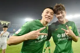 于大宝成为众矢之的之余，前锋改后卫早就是中国足球的传统图片