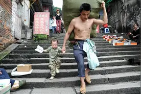 父亲节最心酸故事：十年前你是“棒棒”，十年后你还是“棒棒”图片