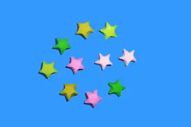 非常漂亮的小星星折纸，简单几步折一个幸运星，手工折纸视频教程