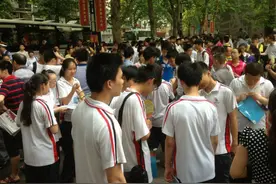 中考答题涂卡必须用2B铅笔，看到电脑扫描的试卷，才明白有多重要图片