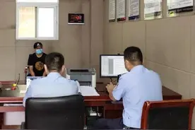 男子摇到7777车牌却称花十余万购买被拘图片