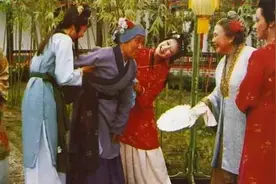 古代男子爱臭美，头上簪花什么的，都是基础操作图片