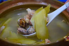 花甲别炒着吃了，加1根苦瓜这样做，清热解暑，营养美味图片