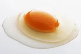 6个月宝宝吃鸡蛋中毒昏迷！这几种“不干净”的鸡蛋，千万别买图片