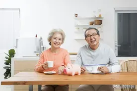 3对夫妻抱团养老，才两个月就散伙了，65岁老人：人性太复杂图片