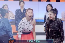 《奋斗吧》强行社交好尬，嘉宾撞衫只能赔笑，套近乎还被叫错名字图片