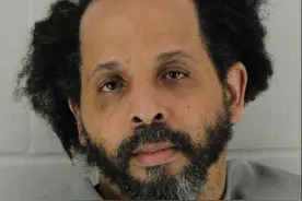 美国男子伙同女友诱奸7岁女儿，囚禁3年令其怀孕，丑事败露被逮捕图片