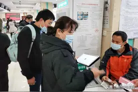 武汉市蔡甸区人社局推出便民措施：办理社保卡“立等可取”只需几分钟图片