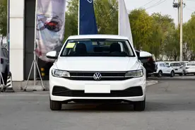 全款提大众宝来1.5L手动时尚版，内饰有档次感，这价格怎么样图片