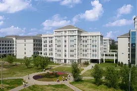 河南这所二本大学，录取分低，背景却十分强大！毕业就进银行上班图片