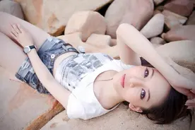 “来姨妈很痛！”女儿发了一条朋友圈，妈妈看到后怒评：你羞不羞图片