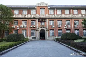 对比3榜2022世界大学排名，发现5所985高校国内位次波动很大图片