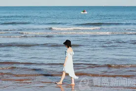 初夏金沙滩海风轻拂，安静温馨又有激情和浪漫图片