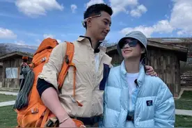 《欢乐颂3》主演聚餐，何超莲窦骁好恩爱，杨采钰街头大醉需搀扶图片