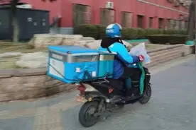 留京过年的外卖骑手们：有的大年初一跑单，10小时挣四百多图片