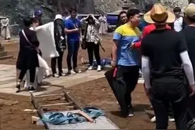 成毅人设也翻车！被曝片场指着导演鼻子骂，轧戏拆CP伤透粉丝心图片