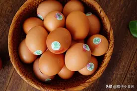 鸡蛋怎么保存？农村老奶奶教你小妙招：不用冰箱，放半年都不坏图片