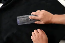 衣服上粘的灰尘多，不加一滴水，灰尘毛屑几分钟全除尽，方法真好视频封面