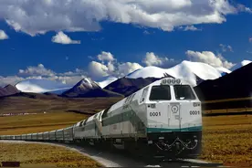 青藏铁路仍在用进口火车头？新型高原机车已上岗三年，性能更优越图片