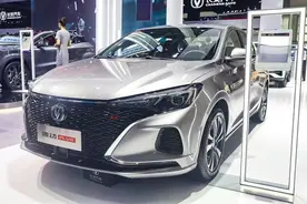 长安逸动：1.4T发动机+5.9L油耗，高配不足10万元？图片