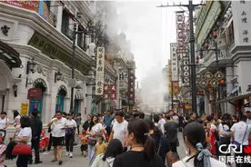 郑州建业电影小镇暑期游客爆棚 亲子游成主力军图片