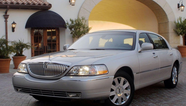 93年的林肯城市为啥能卖30万？一看配置，网友：物有所值