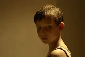 伤害一个人最隐蔽的方式：监控图片