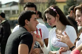 保加利亚新娘集市——贩卖人口的“魔窟”？图片