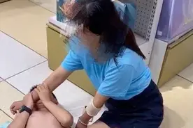 鲜血直流！我们千辛万苦，终于把孩子养成了白眼狼图片