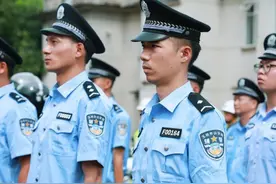 关于辅警的肩章，有话说图片
