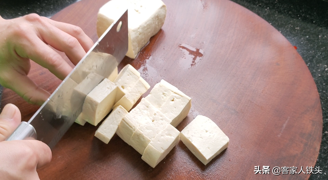 烫破嘴皮都要吃的豆腐煲，加上7个茄子，好吃不油腻，喷香又下饭