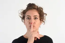 体内有癌，手脚会露出“破绽”，出现4种异常，癌细胞或已到访图片