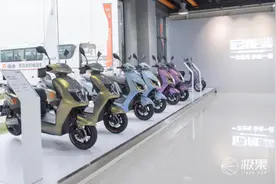 雅迪发布冠能2.0电动车！续航最长240km，快充只要3小时图片