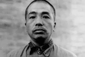 1955年全军授衔，彭总对此人的军衔不满，指示：必须要降一级才行图片