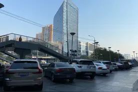 车位每月300-600元 北京今年协调新增万余个有偿错时共享停车位图片